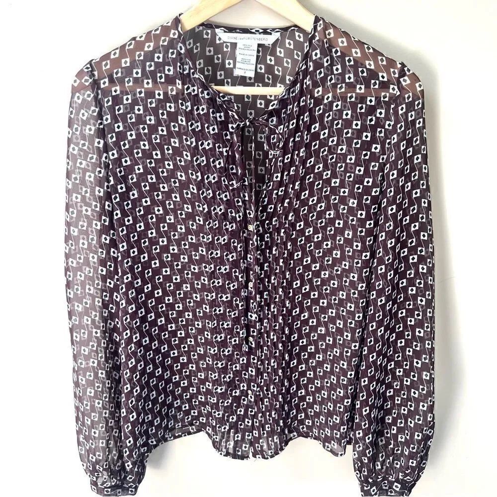 Diane von furstenberg silk geo print button down Sz 2